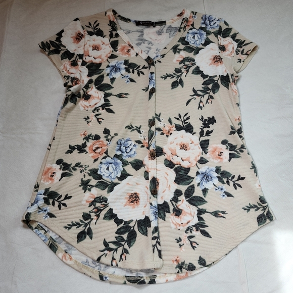 Floral Beige Button-Up Women's Top - Picture 3 of 11